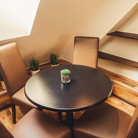 Skol Apartment S Parkiriscem Celje Eksteriør billede